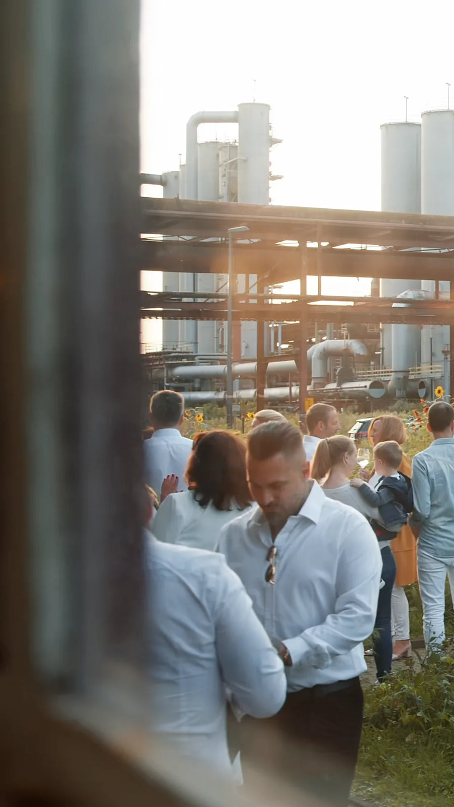 Gäste im Gespräch bei einem Event im Möbelhaus MÖBELLOFT, persönliche Beratung und Einrichtungsplanung in Essen, NRW