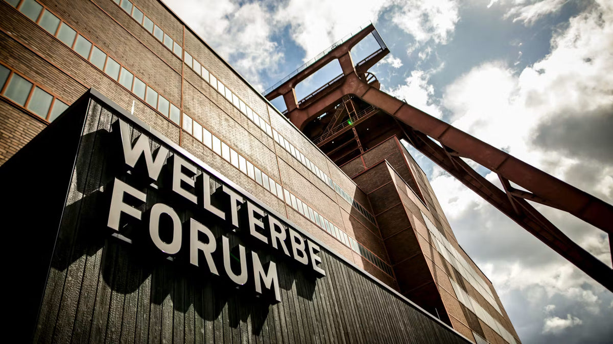 Gebäude der Zeche Zollverein mit Welterbe-Schriftzug in Essen, Standort des Möbelhauses MÖBELLOFT im Ruhrgebiet