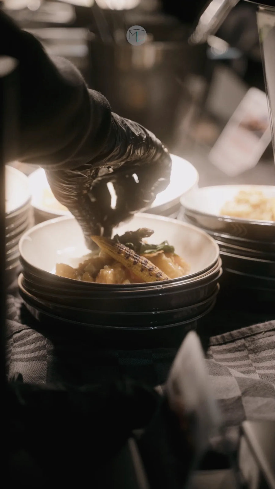 Catering mit angerichteten Speisen bei einem Event im Möbelhaus MÖBELLOFT auf Zollverein, Möbel erleben und planen