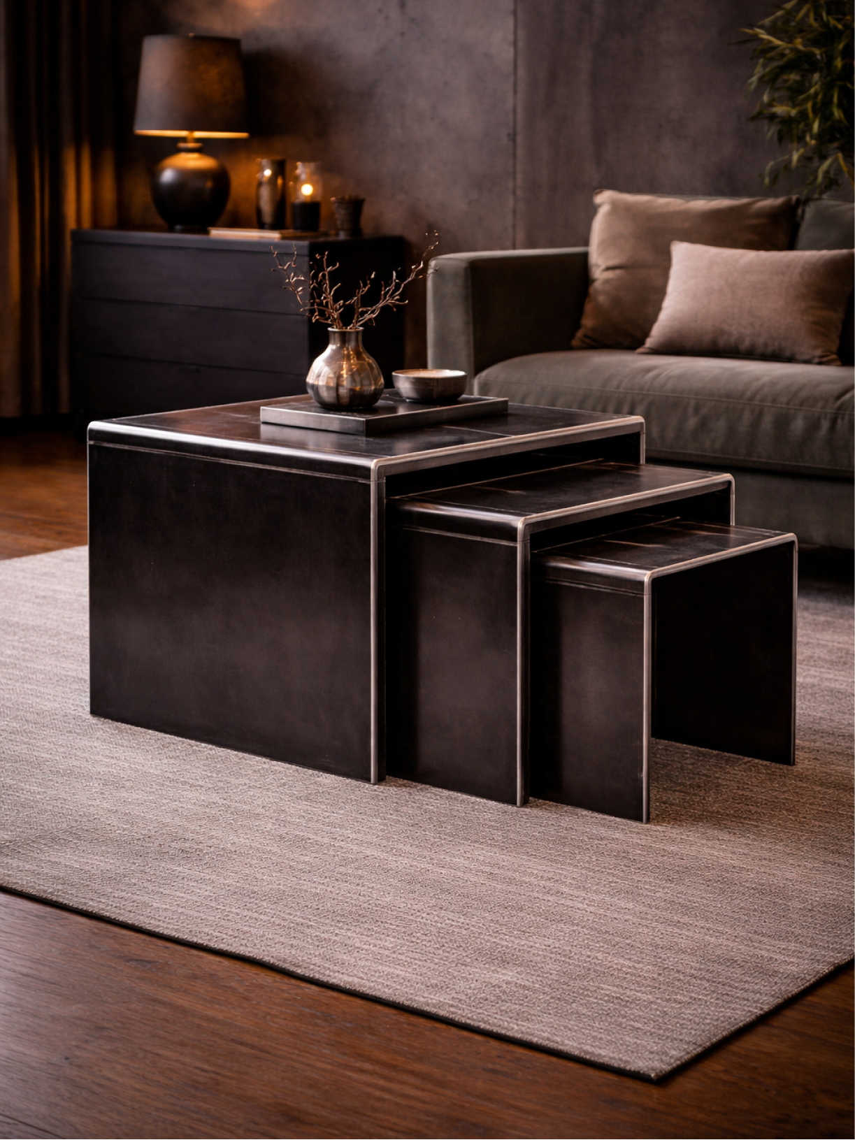 Möbelloft Couchtisch Raupe – drei Schwarzstahl-Couchtische als Set im Wohnzimmer, kubisches Industrial Design