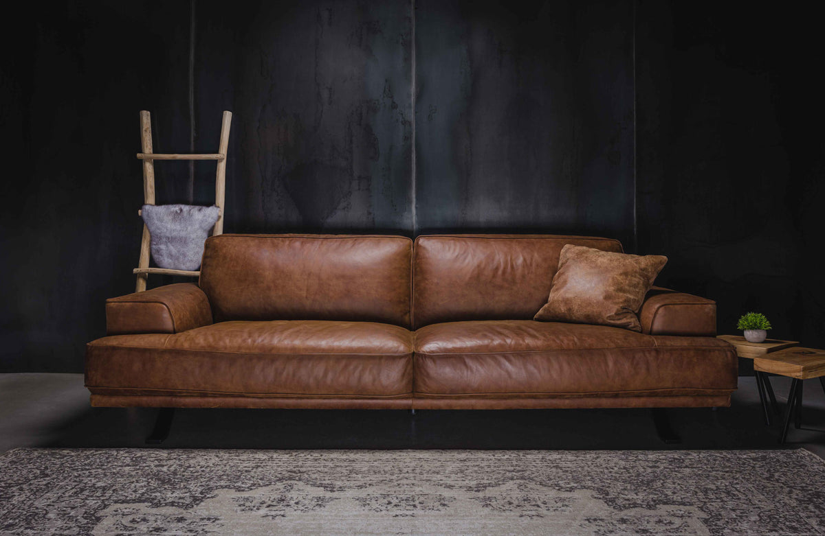 MAYBACH Designersofa 3-Sitzer aus Cognac Leder von vorn, modulares Ledersofa für Wohnzimmer und Wohnlandschaft